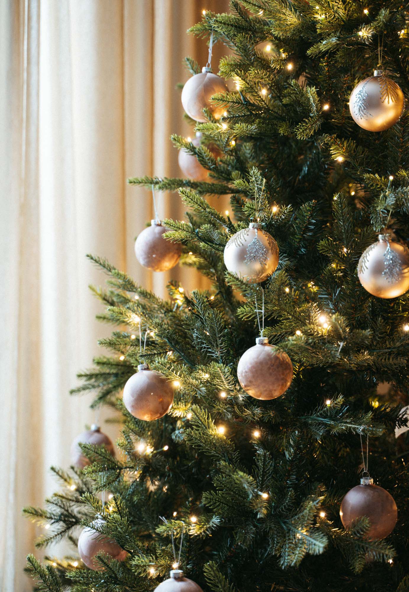 Julgran Nestow LED & timer. Konstgran 230 - 260 cm